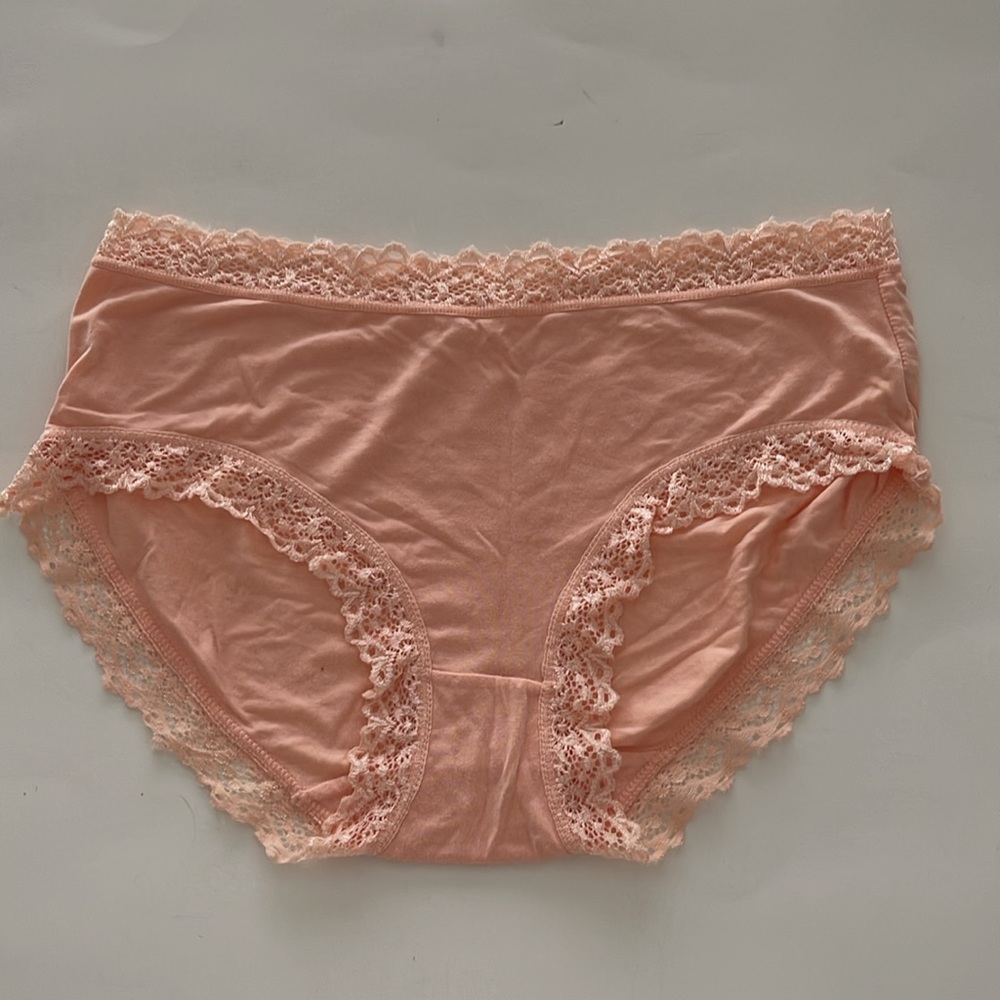 NWOT Peach soft panty with crochet lace